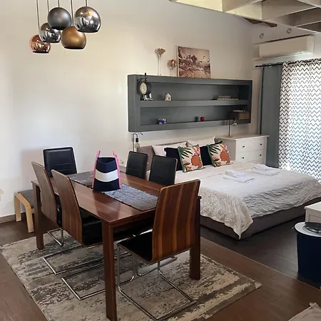 Small House Nea In Center-with Free Parking Apartment